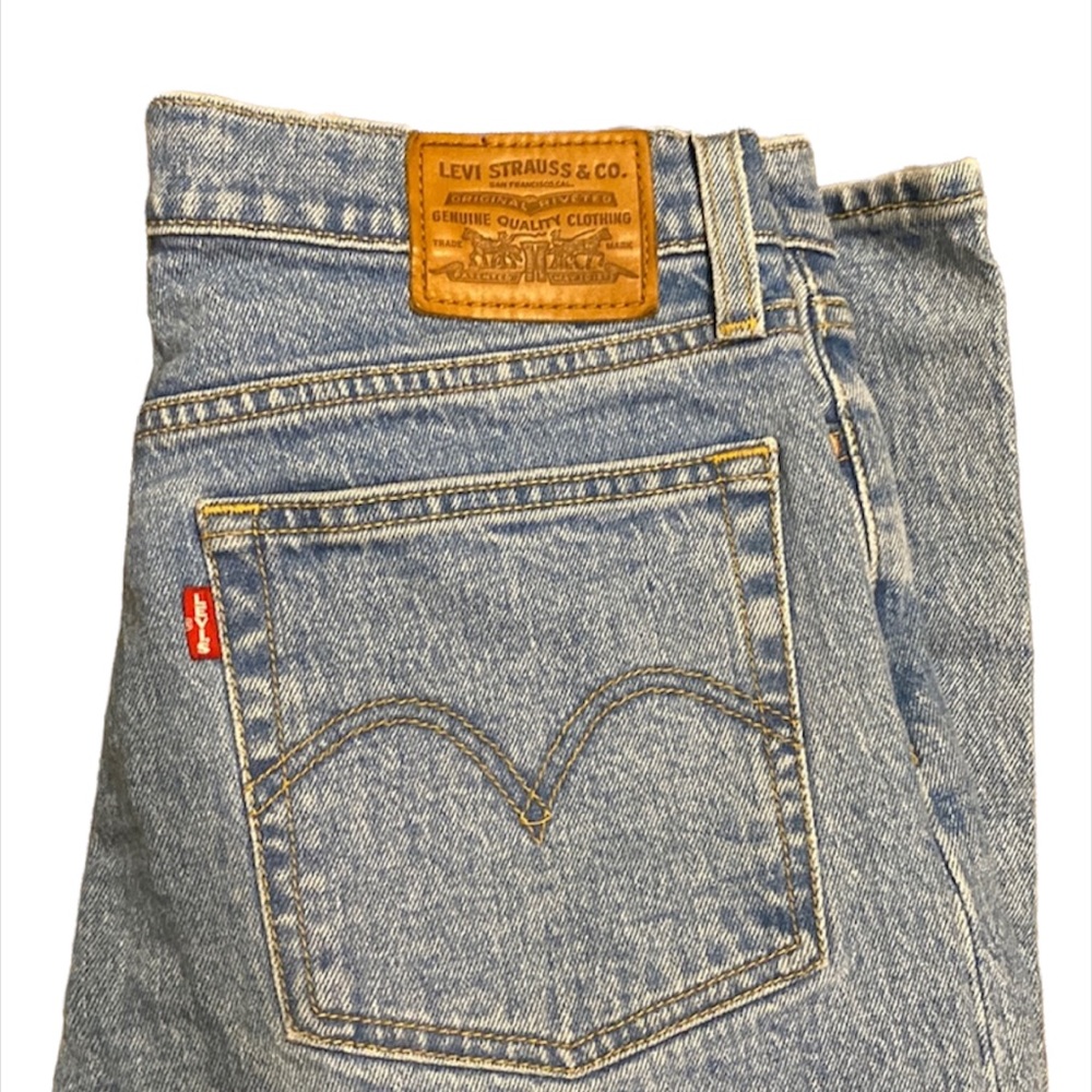 Levi Jeans. Wedgie straight. Size 27
